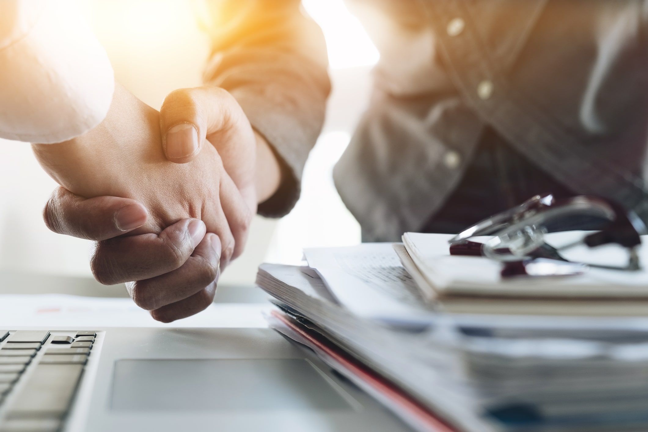 handshake between business colleagues